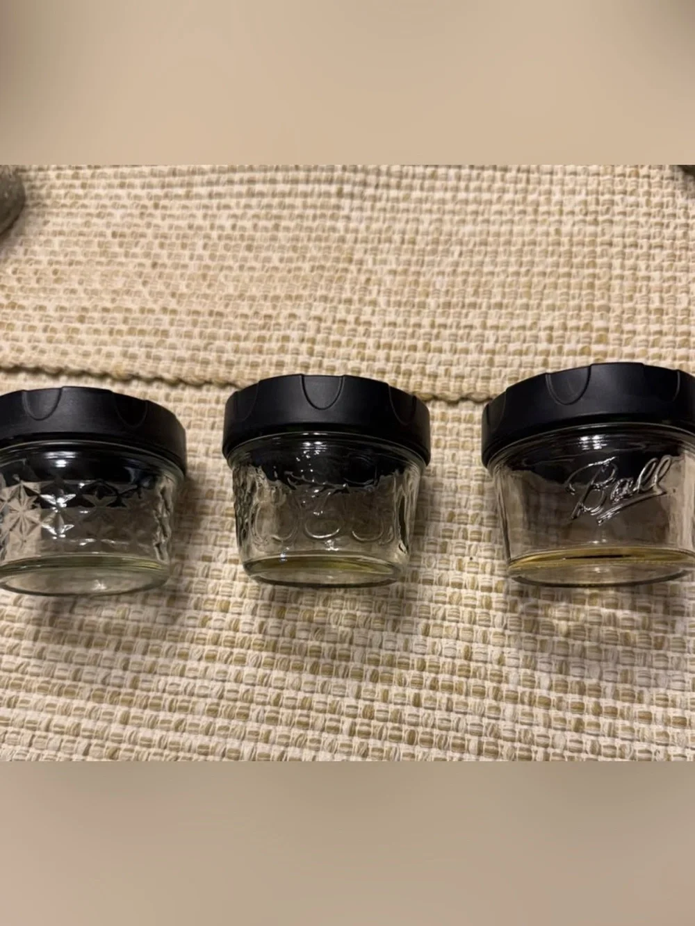 Ball Dry Herb Spice Lids with Stay Open Caps and 4 oz Glass Jars   Lot Of 9